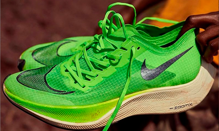 Araña de tela en embudo Amabilidad Mutilar Zapatillas Nike ZoomX Vaporfly Next - ¿Ilegales? - StreetProRunning Blog